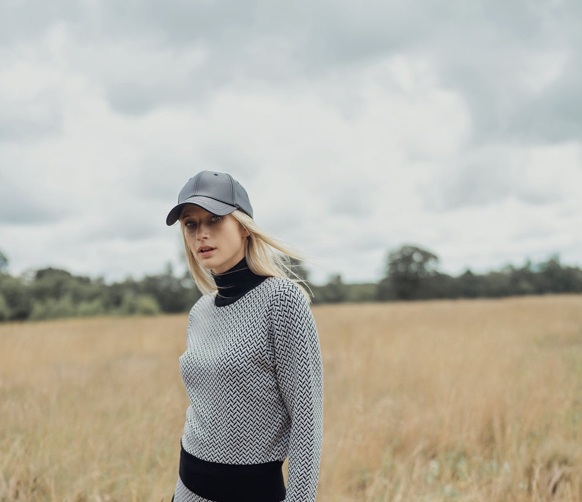 Black and white Sweater