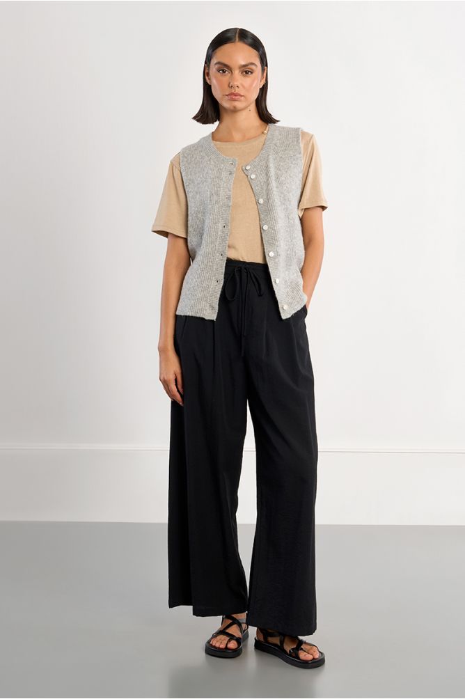 Sleeveless Buttoned Cardigan