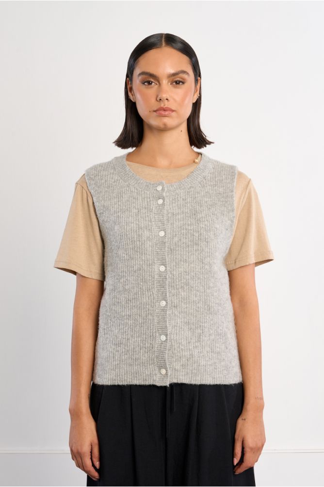 Sleeveless Buttoned Cardigan