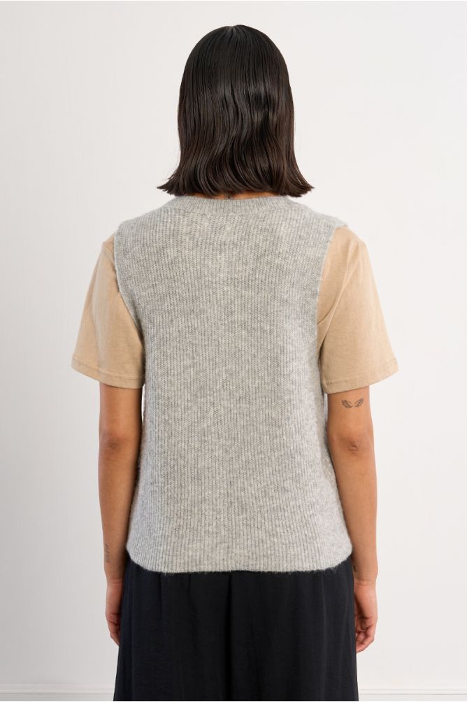 Sleeveless Buttoned Cardigan