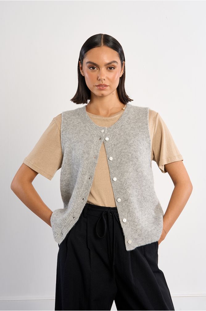 Sleeveless Buttoned Cardigan