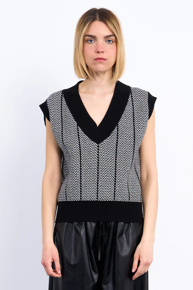 Young Ladies Knitted Sleevless Vest